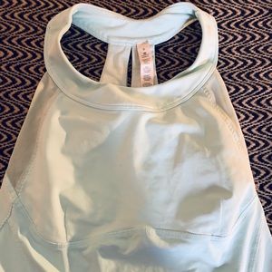 Lululemon tank. Near perfect only worn 2x.